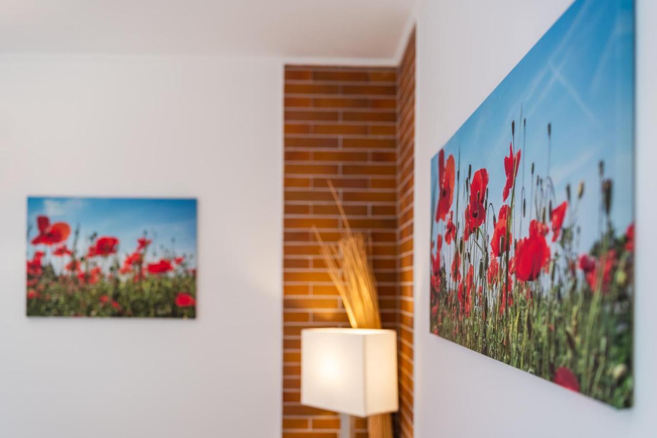 Sara-Lux Apartman Nyarliget Ngoại thất bức ảnh