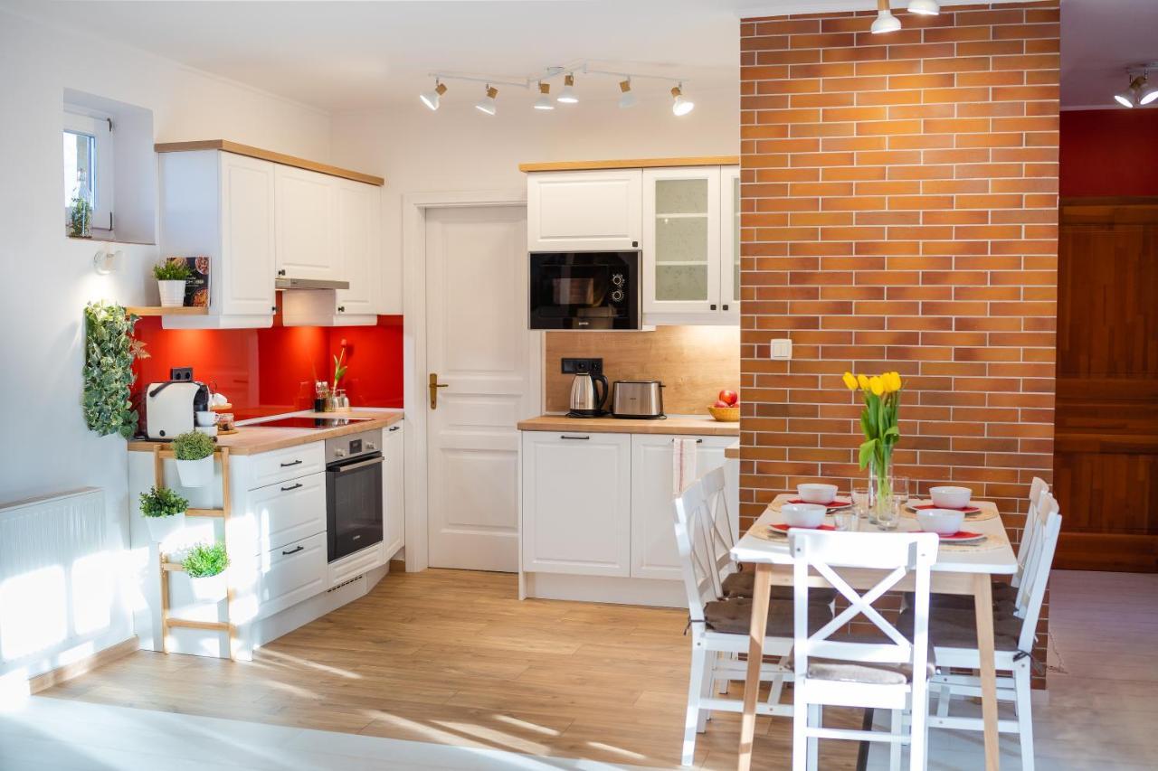 Sara-Lux Apartman Nyarliget Ngoại thất bức ảnh