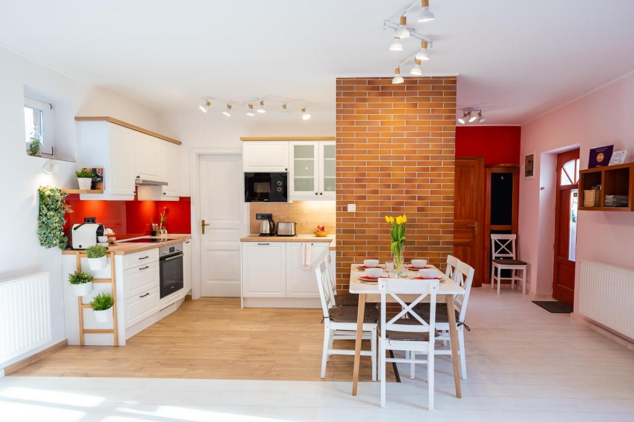 Sara-Lux Apartman Nyarliget Ngoại thất bức ảnh