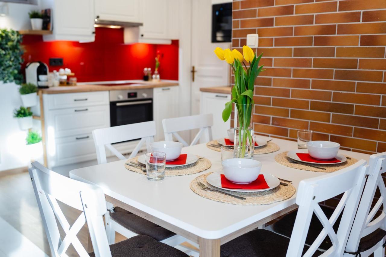 Sara-Lux Apartman Nyarliget Ngoại thất bức ảnh
