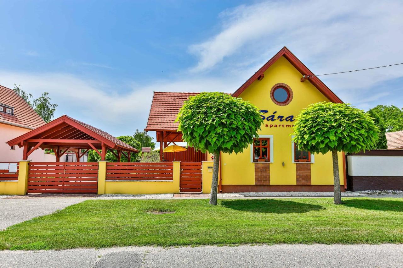 Sara-Lux Apartman Nyarliget Ngoại thất bức ảnh
